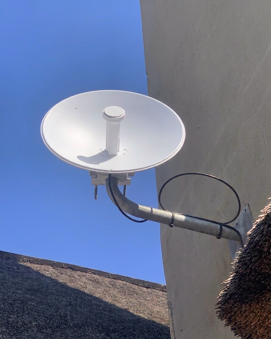 How wireless internet works — Ubiquiti dish line of sight diagram
